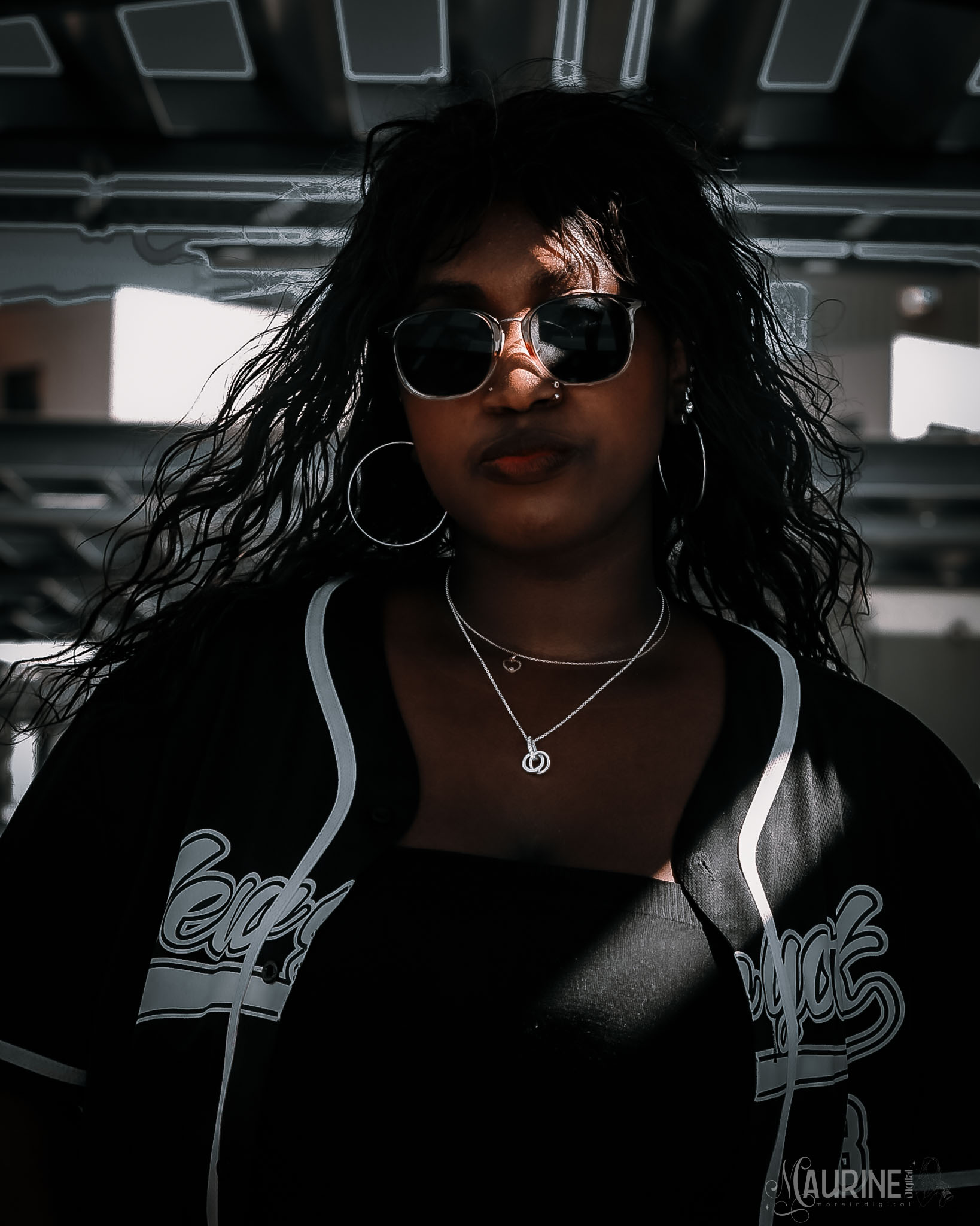 Shooting perso 04 — pose devant graffiti urbain